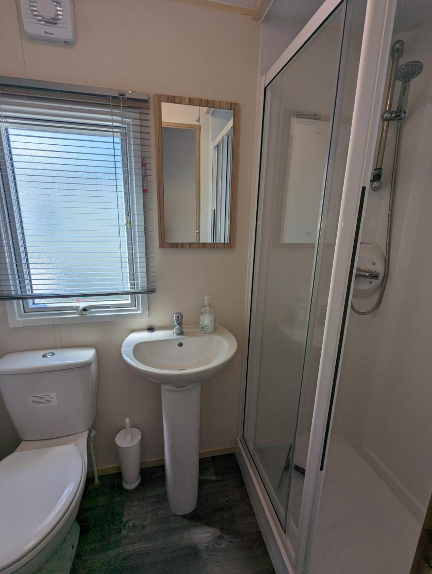 Lovely Bright Modern Caravan Swanage On Peaceful And Tranquil Holiday Park Exterior photo