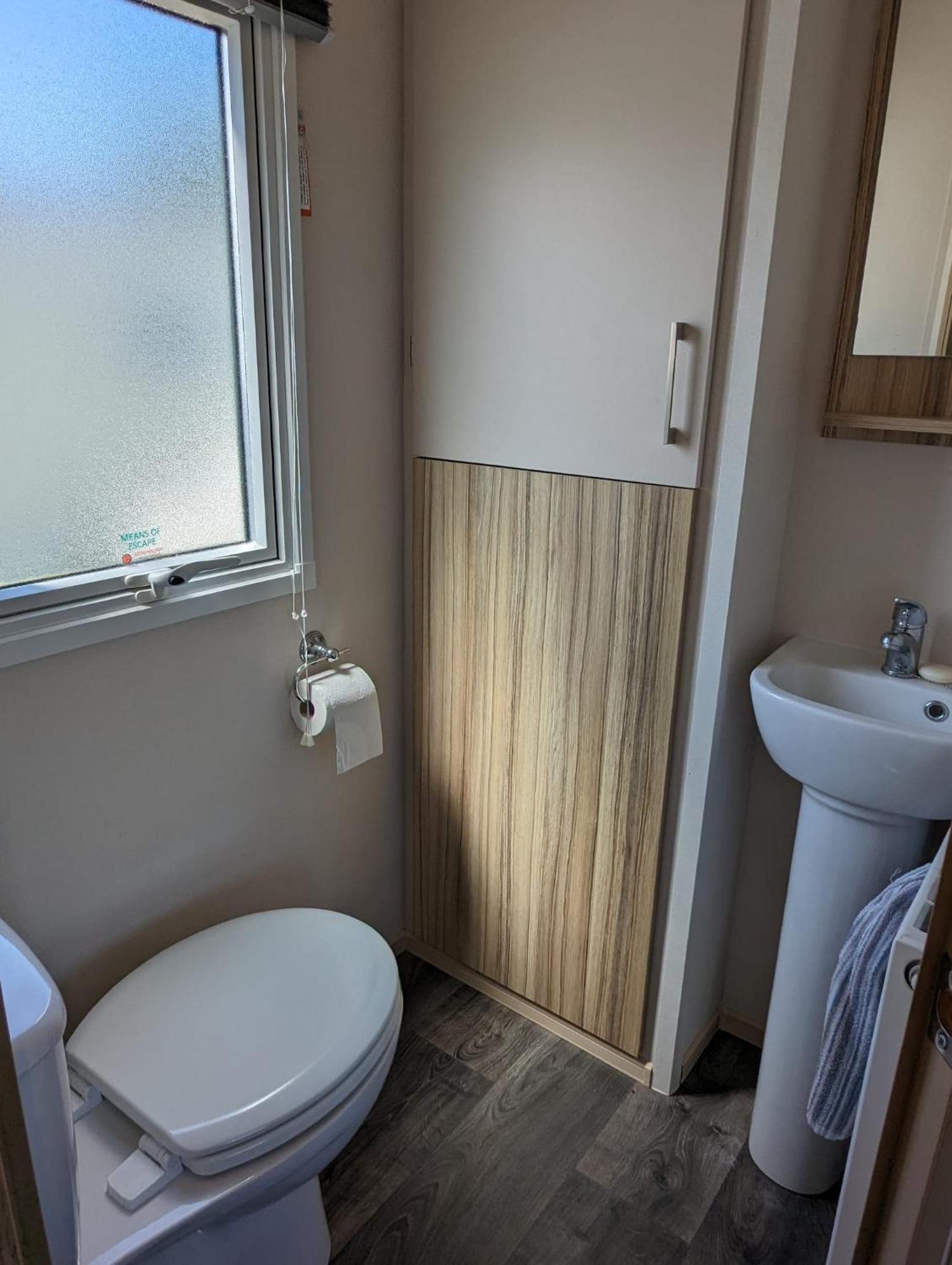 Lovely Bright Modern Caravan Swanage On Peaceful And Tranquil Holiday Park Exterior photo