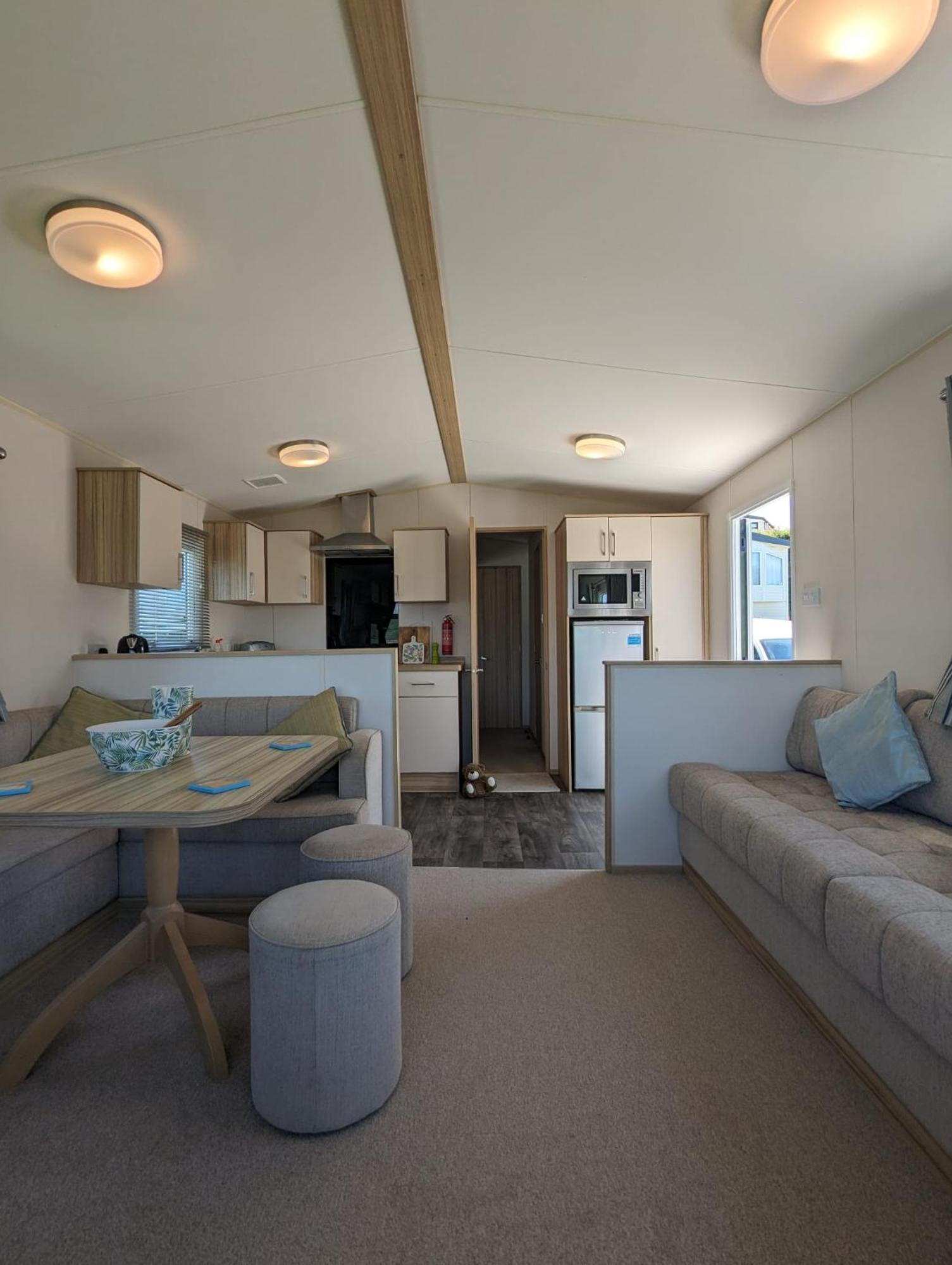 Lovely Bright Modern Caravan Swanage On Peaceful And Tranquil Holiday Park Exterior photo