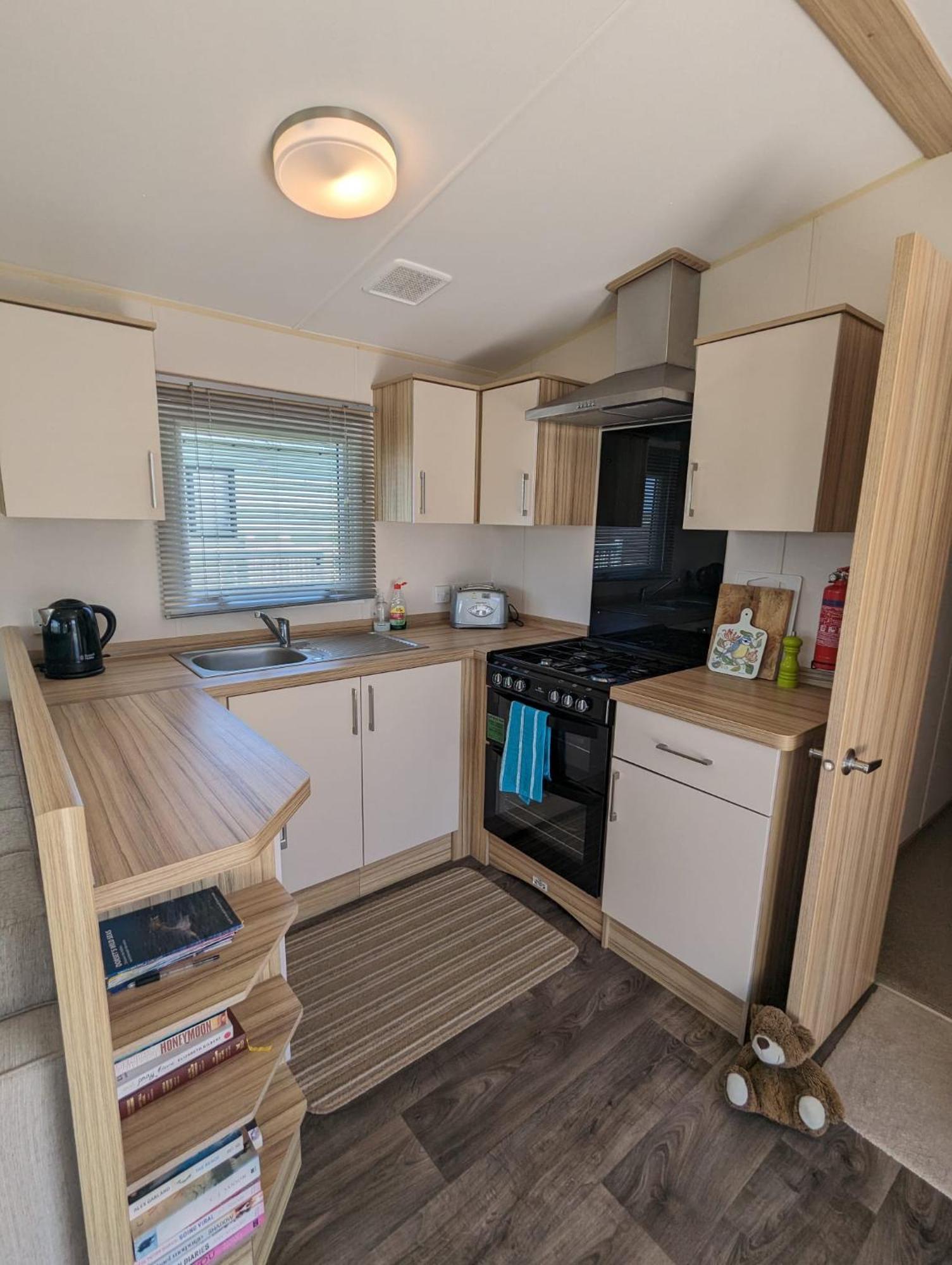 Lovely Bright Modern Caravan Swanage On Peaceful And Tranquil Holiday Park Exterior photo